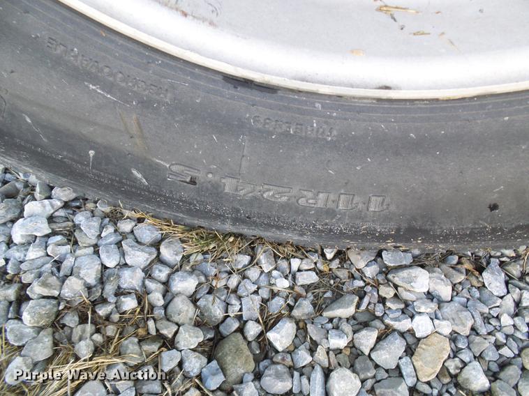 image for item DE5282 2013 Wilson DWH550 double hopper bottom commodity trailer