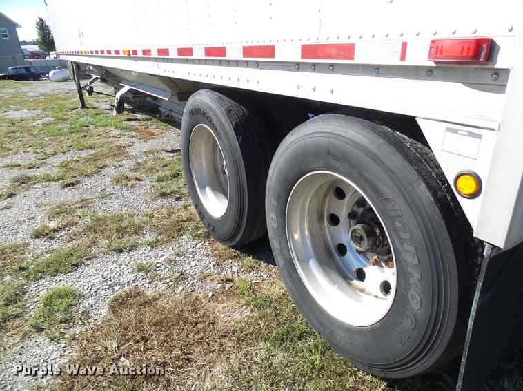 image for item DE5282 2013 Wilson DWH550 double hopper bottom commodity trailer