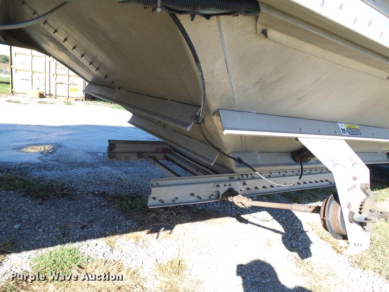 image for item DE5282 2013 Wilson DWH550 double hopper bottom commodity trailer