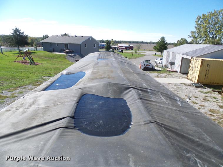 image for item DE5282 2013 Wilson DWH550 double hopper bottom commodity trailer