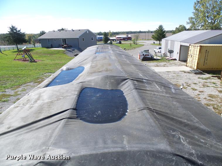 image for item DE5282 2013 Wilson DWH550 double hopper bottom commodity trailer