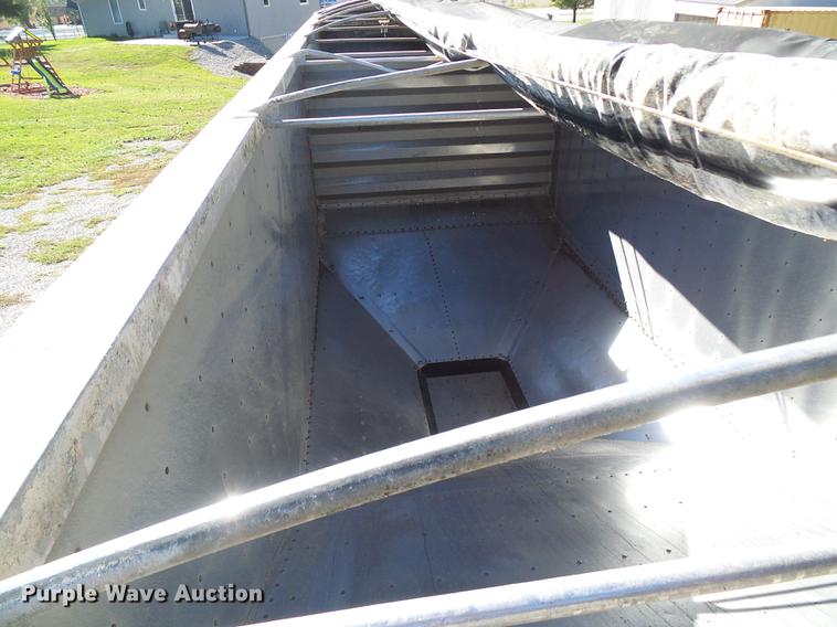 image for item DE5282 2013 Wilson DWH550 double hopper bottom commodity trailer