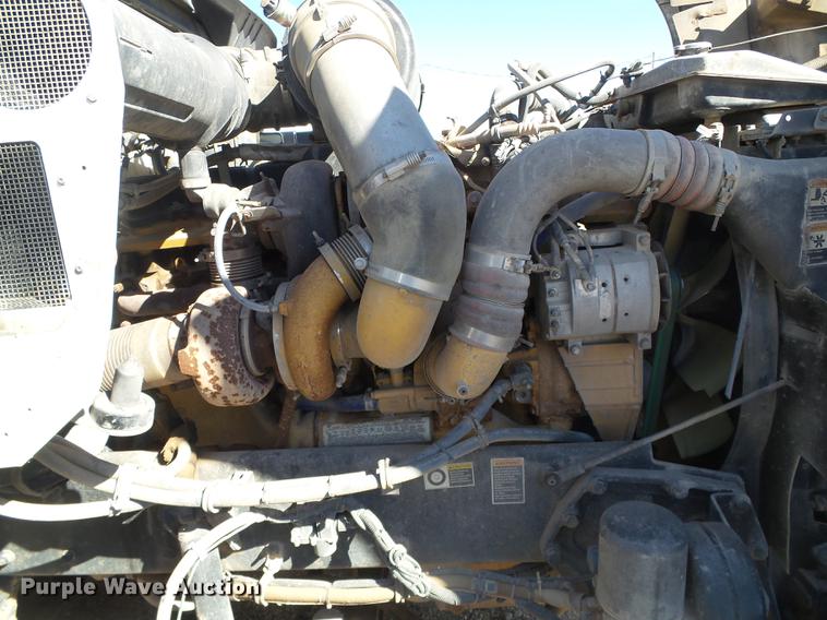 image for item DF2803 2006 Kenworth T600 semi truck