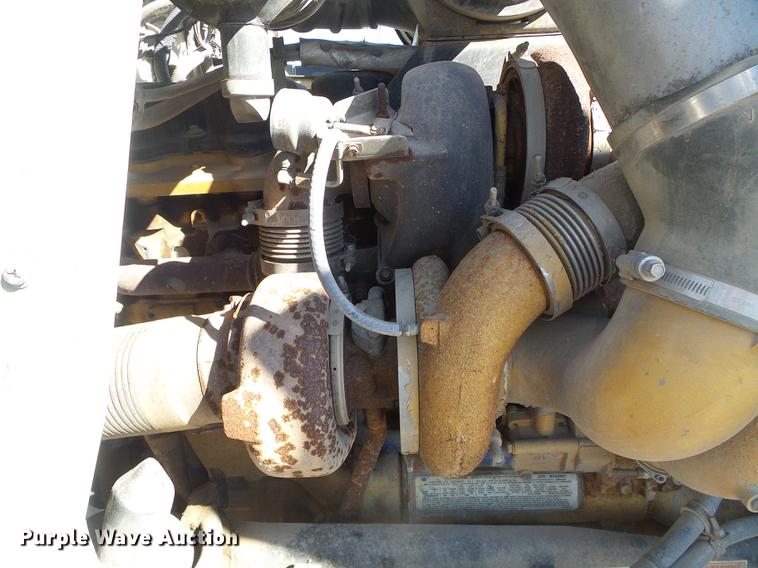 image for item DF2803 2006 Kenworth T600 semi truck