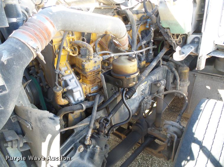 image for item DF2803 2006 Kenworth T600 semi truck