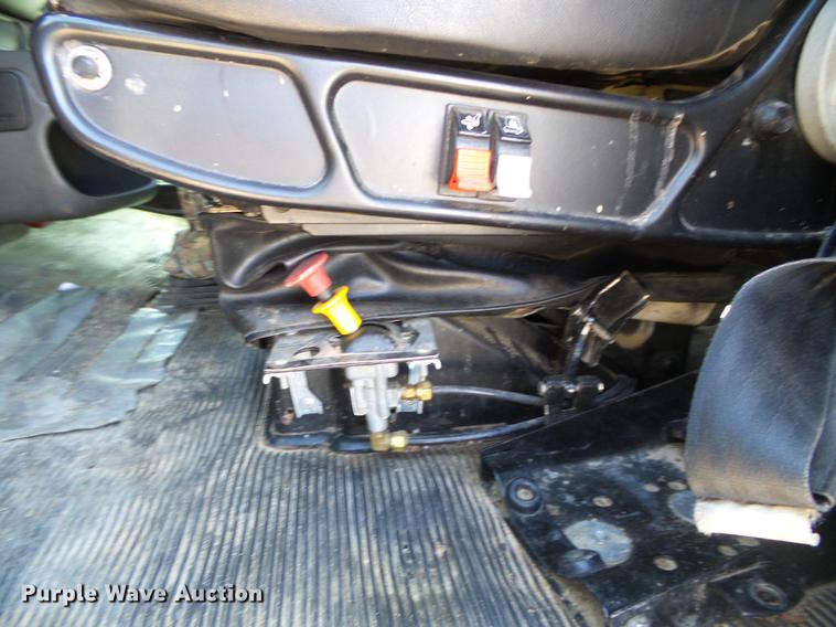 image for item DF2803 2006 Kenworth T600 semi truck