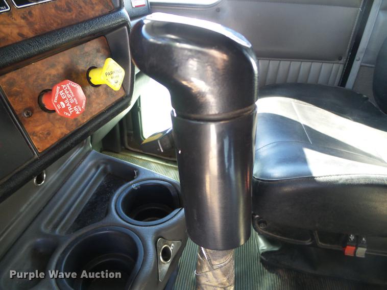 image for item DF2803 2006 Kenworth T600 semi truck