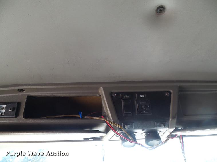 image for item DF2803 2006 Kenworth T600 semi truck