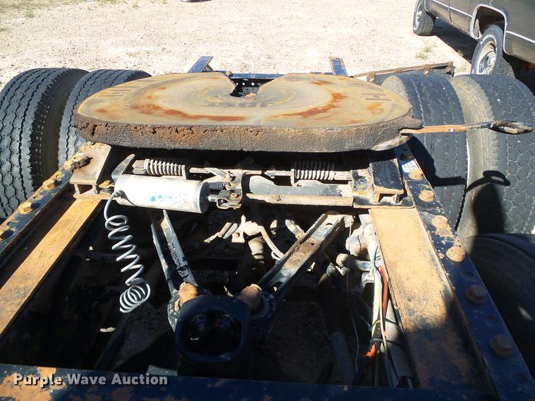 image for item DF2803 2006 Kenworth T600 semi truck