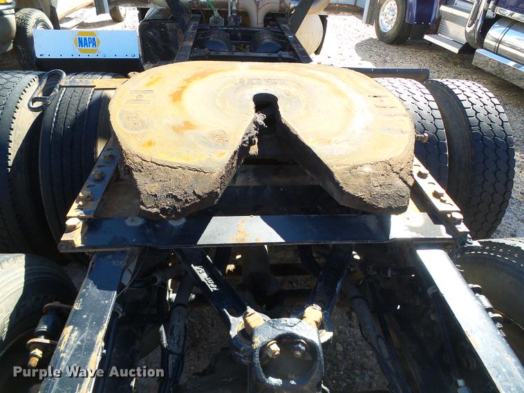 image for item DF2803 2006 Kenworth T600 semi truck