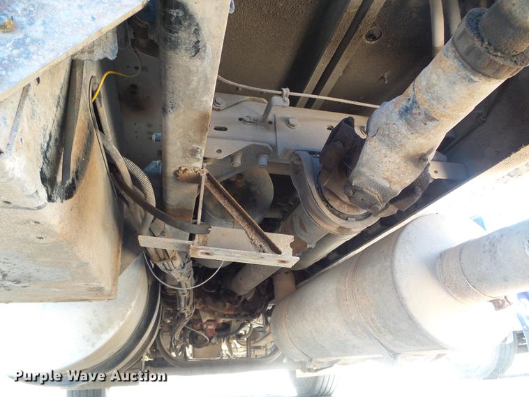 image for item DF2803 2006 Kenworth T600 semi truck