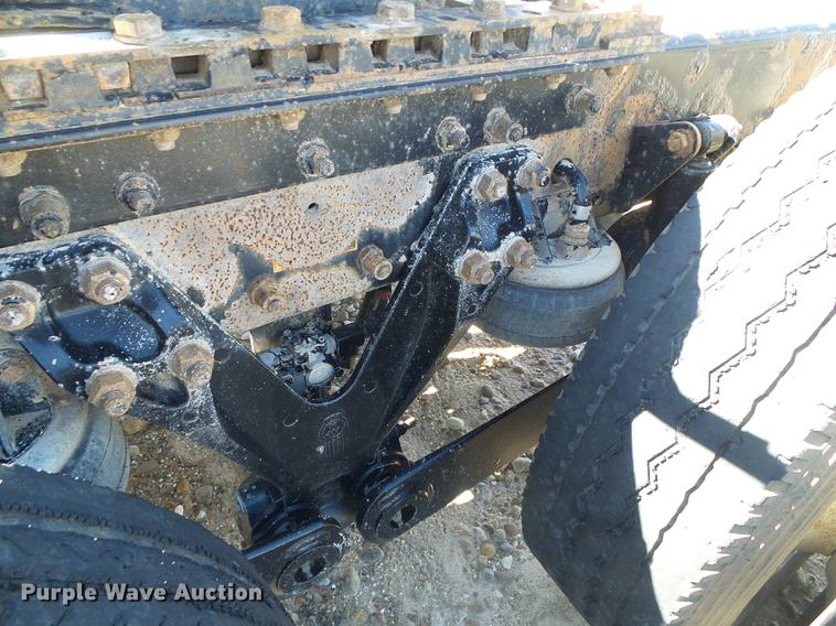 image for item DF2803 2006 Kenworth T600 semi truck