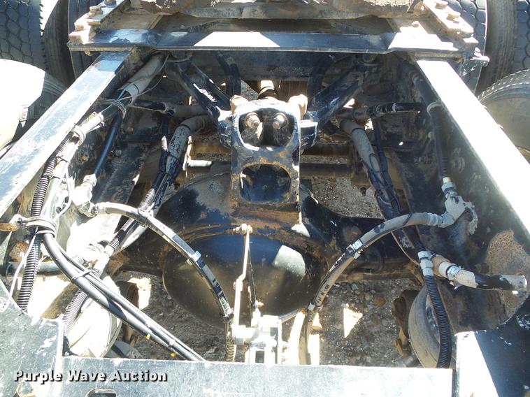 image for item DF2803 2006 Kenworth T600 semi truck