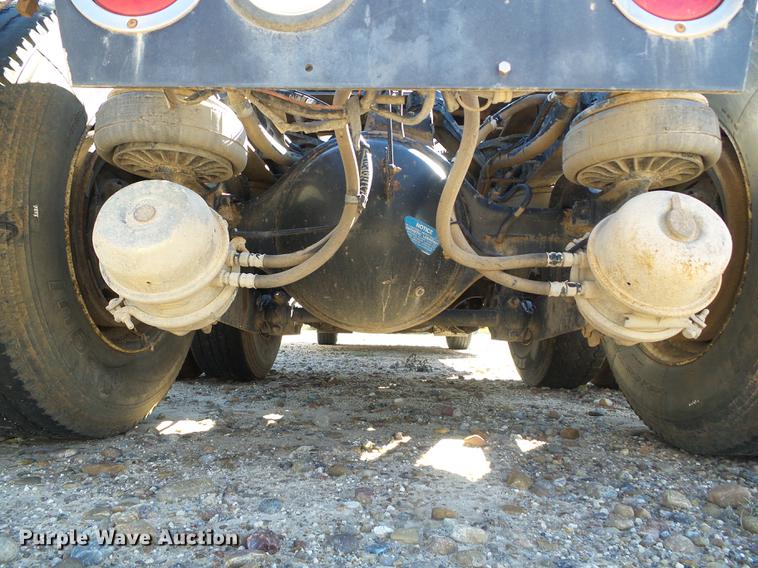 image for item DF2803 2006 Kenworth T600 semi truck