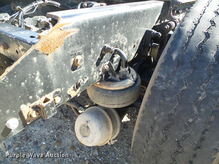 image for item DF2803 2006 Kenworth T600 semi truck