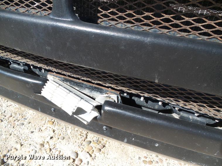 image for item DF2803 2006 Kenworth T600 semi truck