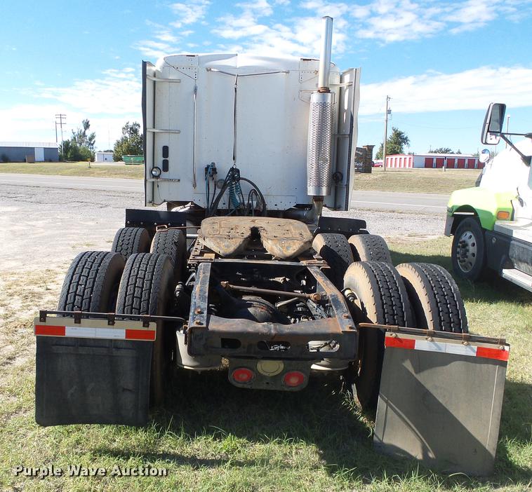 image for item DF2804 2005 Freightliner Columbia semi truck