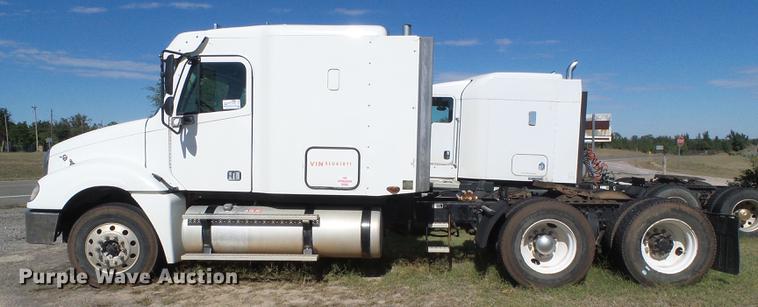image for item DF2804 2005 Freightliner Columbia semi truck