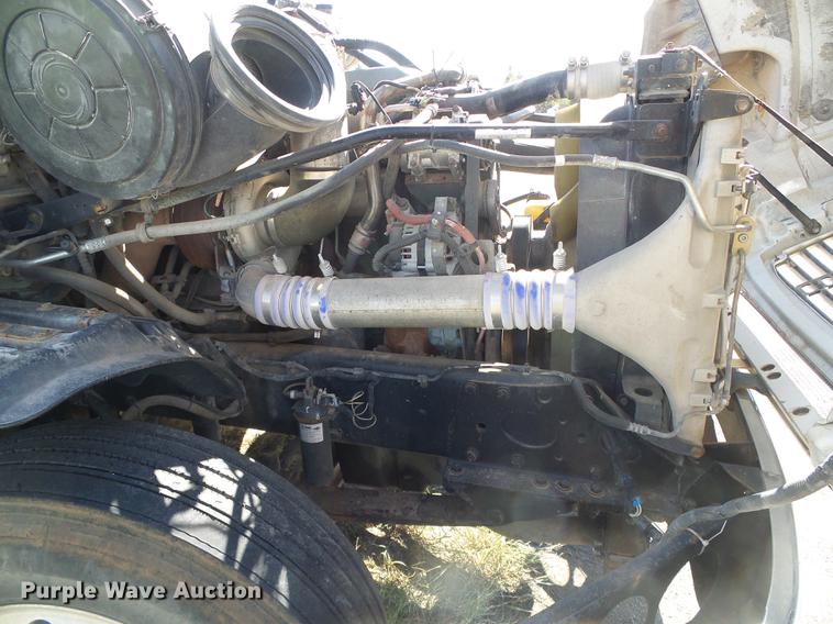 image for item DF2804 2005 Freightliner Columbia semi truck