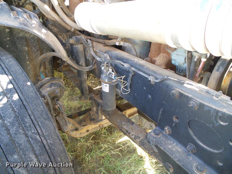 image for item DF2804 2005 Freightliner Columbia semi truck