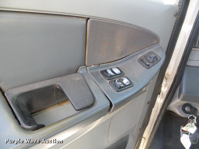 image for item DF2804 2005 Freightliner Columbia semi truck