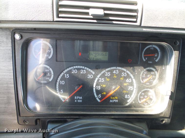 image for item DF2804 2005 Freightliner Columbia semi truck