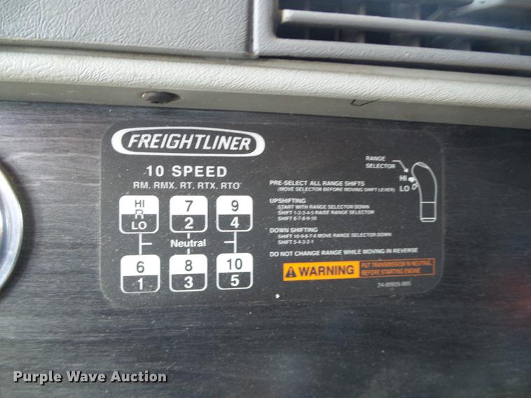 image for item DF2804 2005 Freightliner Columbia semi truck