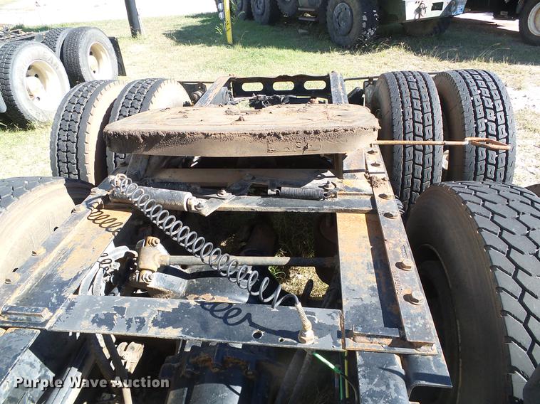 image for item DF2804 2005 Freightliner Columbia semi truck