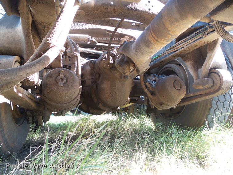 image for item DF2804 2005 Freightliner Columbia semi truck