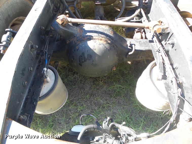 image for item DF2804 2005 Freightliner Columbia semi truck