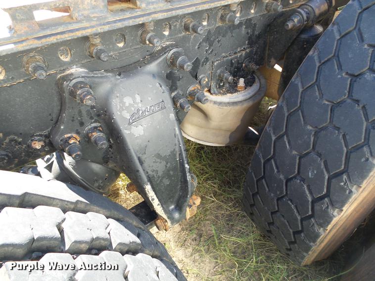 image for item DF2804 2005 Freightliner Columbia semi truck