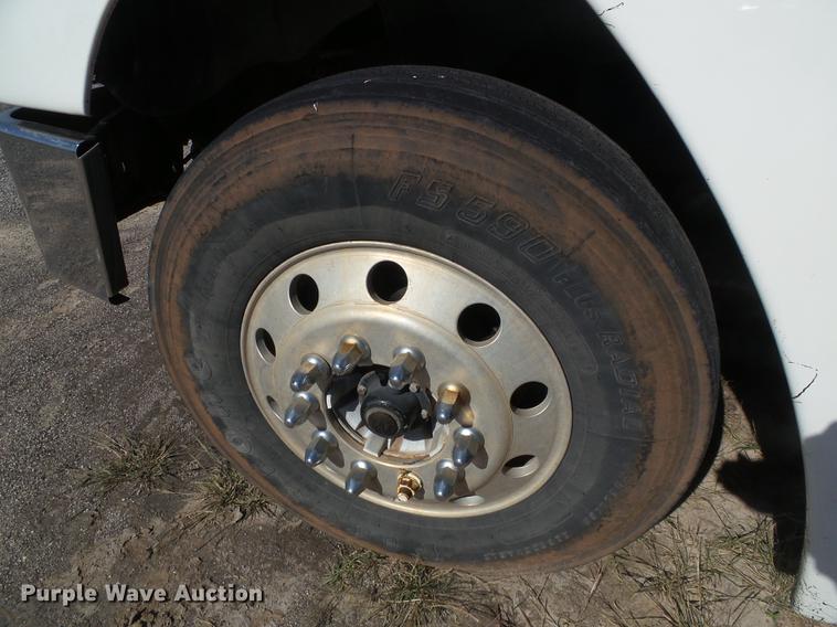 image for item DF2804 2005 Freightliner Columbia semi truck