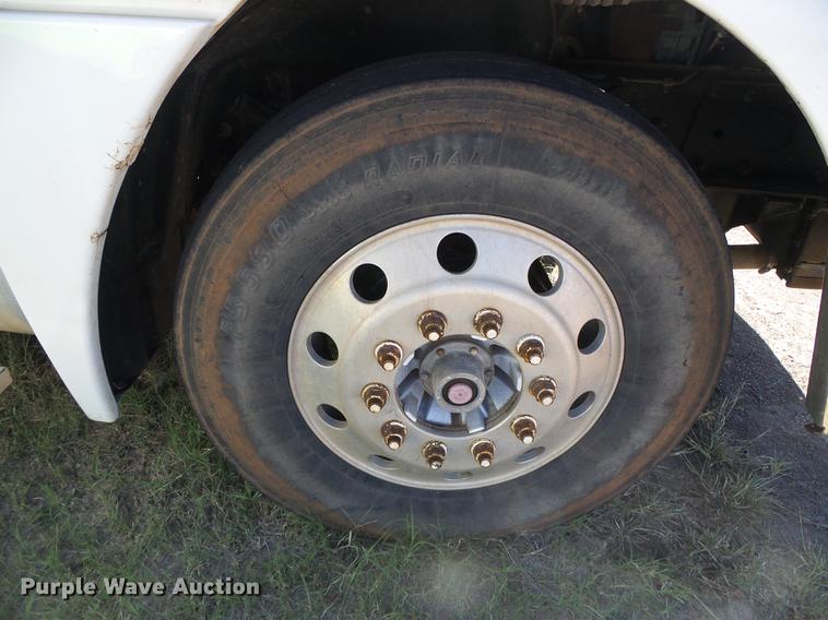 image for item DF2804 2005 Freightliner Columbia semi truck