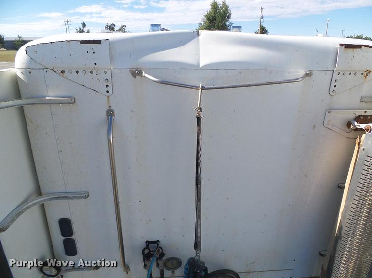 image for item DF2804 2005 Freightliner Columbia semi truck