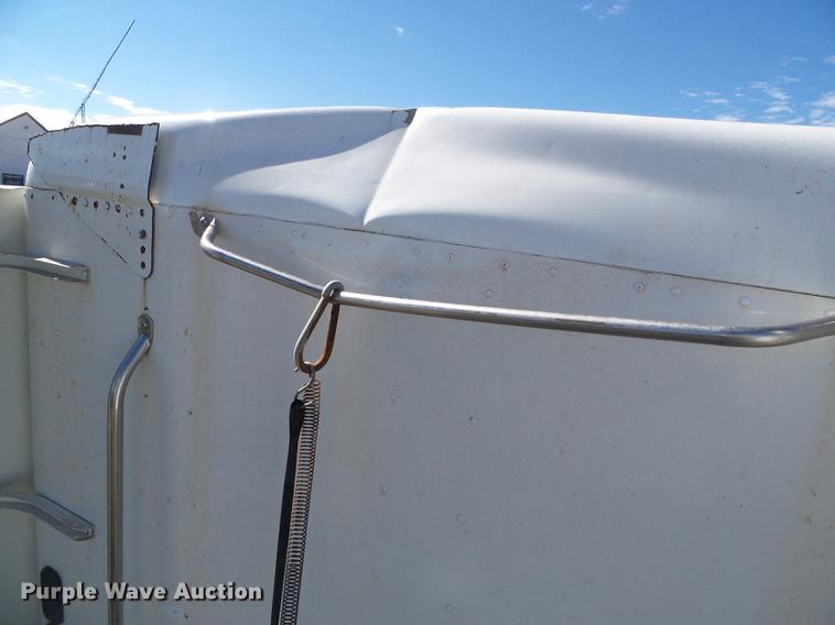 image for item DF2804 2005 Freightliner Columbia semi truck