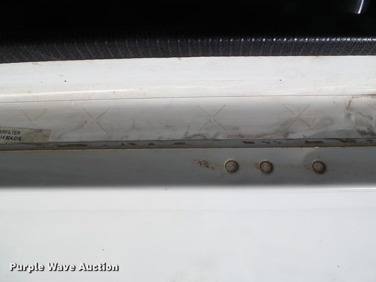 image for item DF2804 2005 Freightliner Columbia semi truck