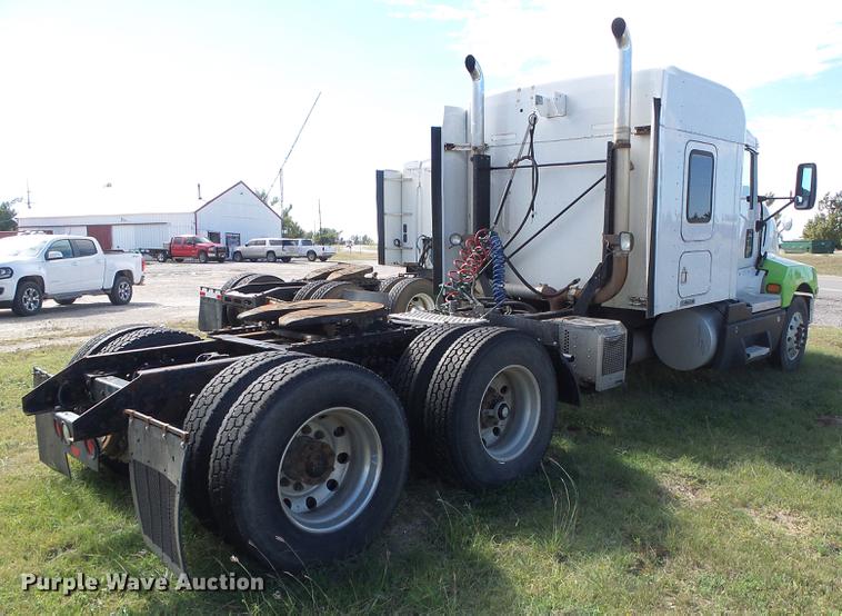 image for item DF2805 2006 Kenworth T600 semi truck