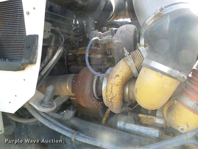 image for item DF2805 2006 Kenworth T600 semi truck