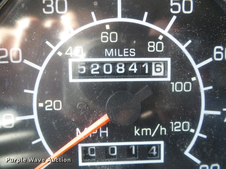 image for item DF2805 2006 Kenworth T600 semi truck