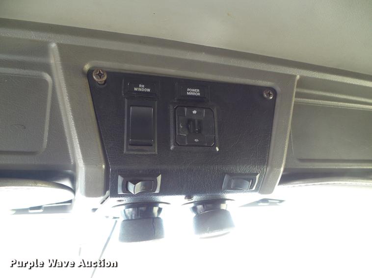 image for item DF2805 2006 Kenworth T600 semi truck