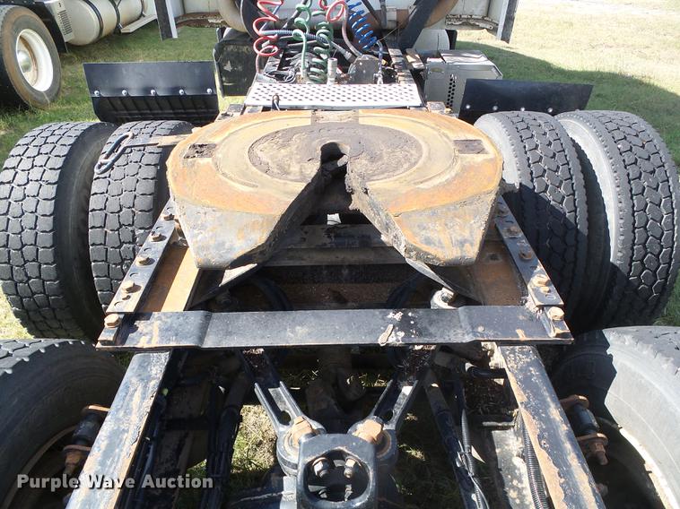 image for item DF2805 2006 Kenworth T600 semi truck