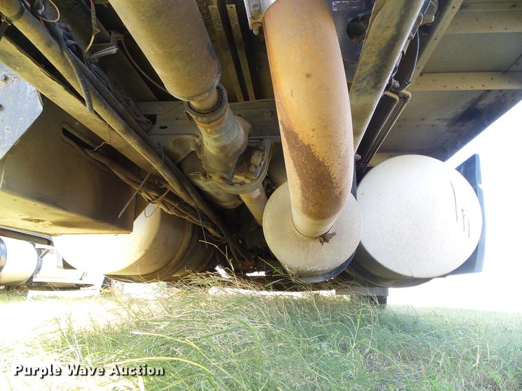 image for item DF2805 2006 Kenworth T600 semi truck