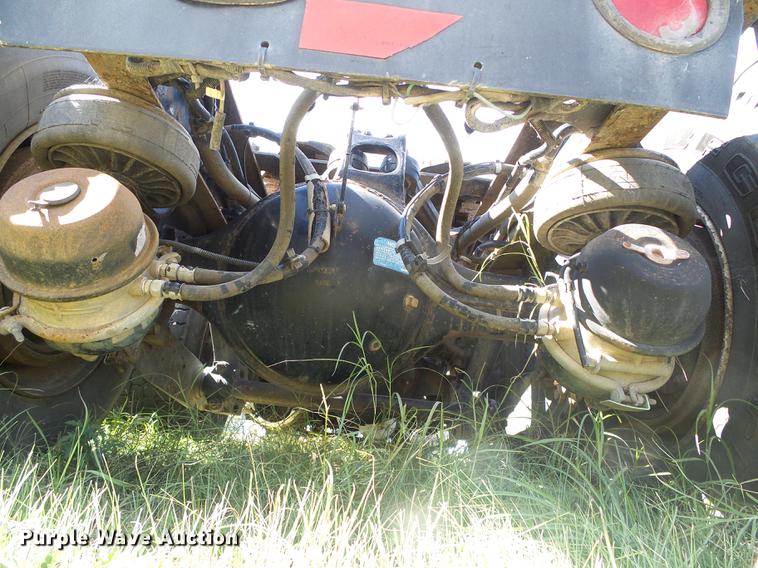 image for item DF2805 2006 Kenworth T600 semi truck