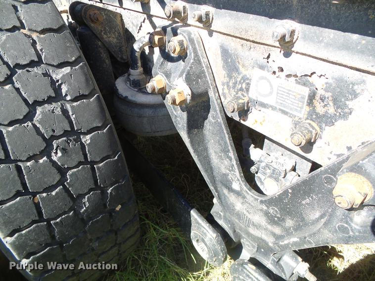 image for item DF2805 2006 Kenworth T600 semi truck