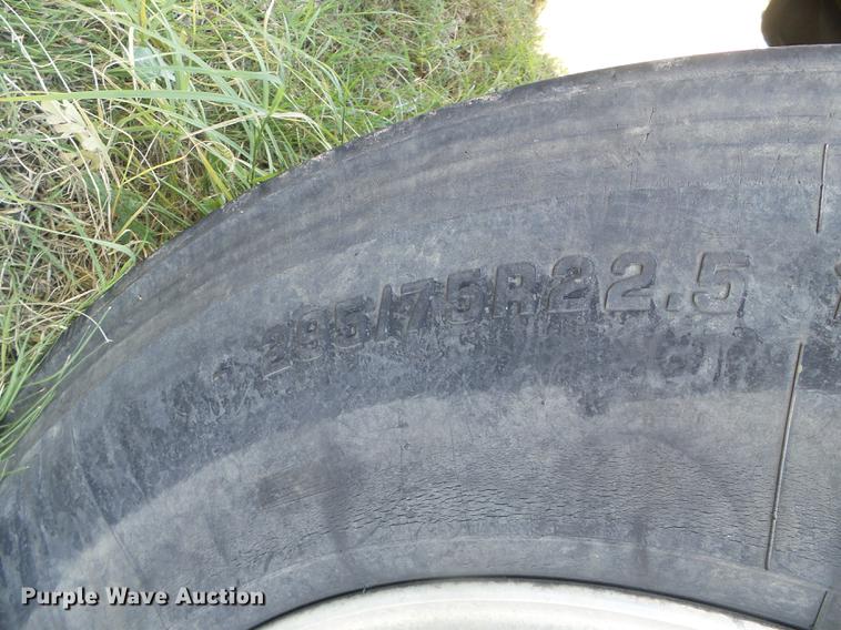 image for item DF2805 2006 Kenworth T600 semi truck