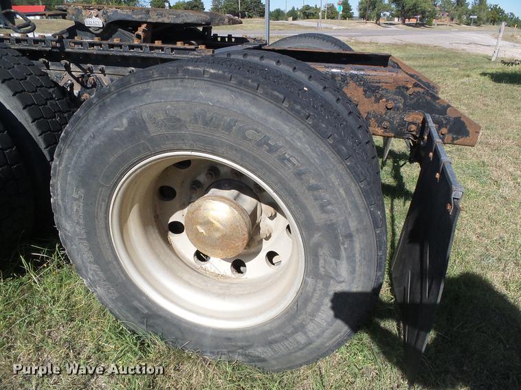 image for item DF2805 2006 Kenworth T600 semi truck