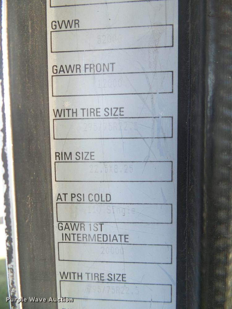 image for item DF2805 2006 Kenworth T600 semi truck