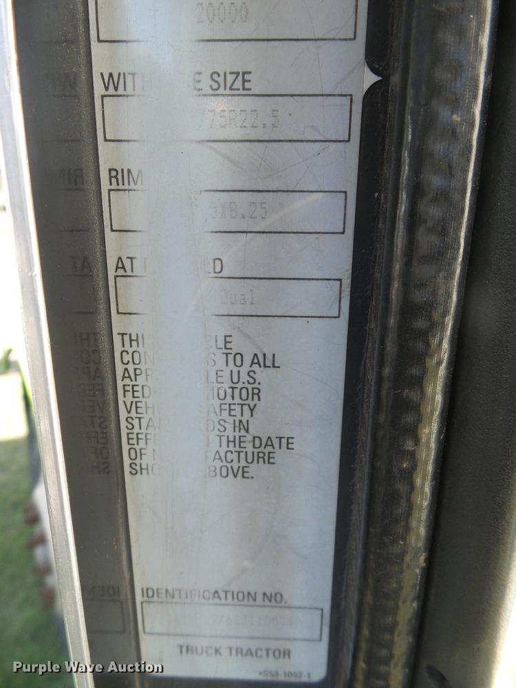 image for item DF2805 2006 Kenworth T600 semi truck