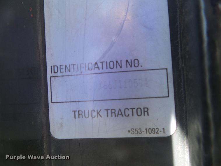 image for item DF2805 2006 Kenworth T600 semi truck