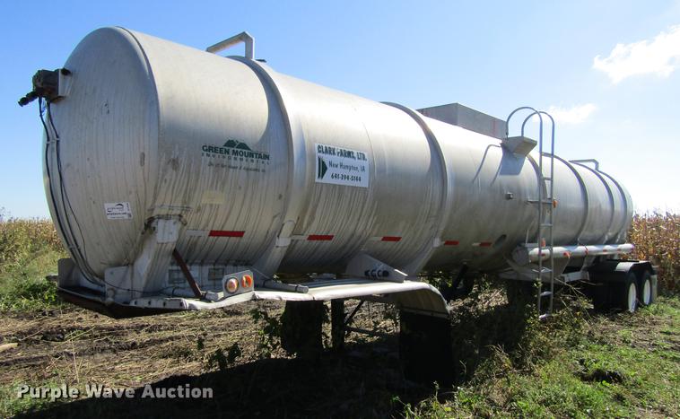 image for item DF3866 1977 Trail Master tank trailer